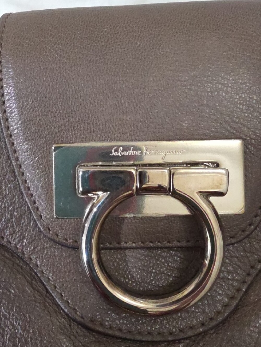 Salvatore Ferragamo Taupe Brown Leather Shoulder Bag - Picture 4 of 6